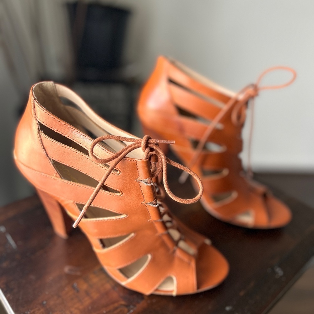 BCBGeneration Giles Leather Lace Up Bootie Heels Shoe brown Women's Size 10B/40 - Picture 3 of 7
